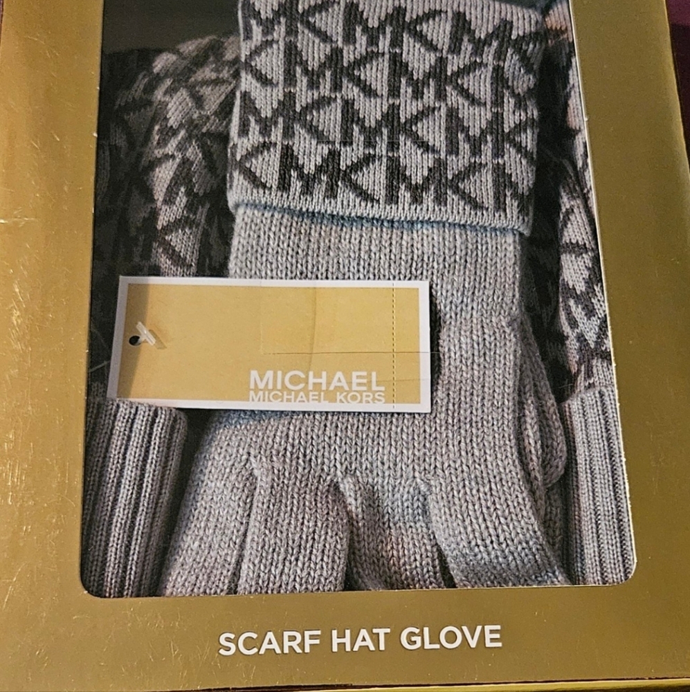 Michael kors hat set